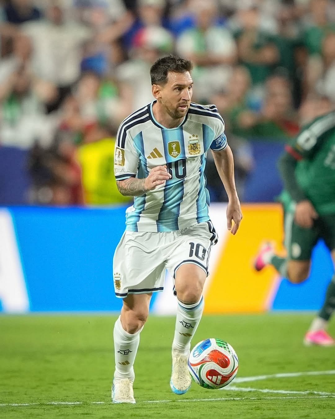 Lionel Messi Arjantin formasıyla sahada